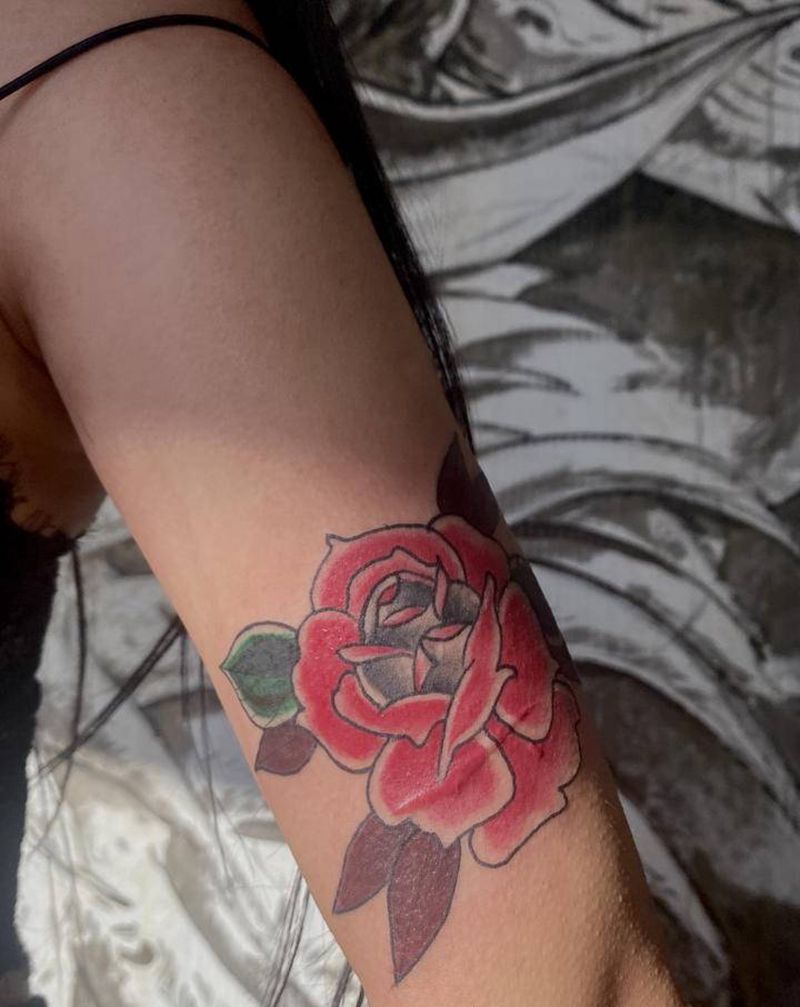 玫瑰纹身图片_手臂Old School纹身图案