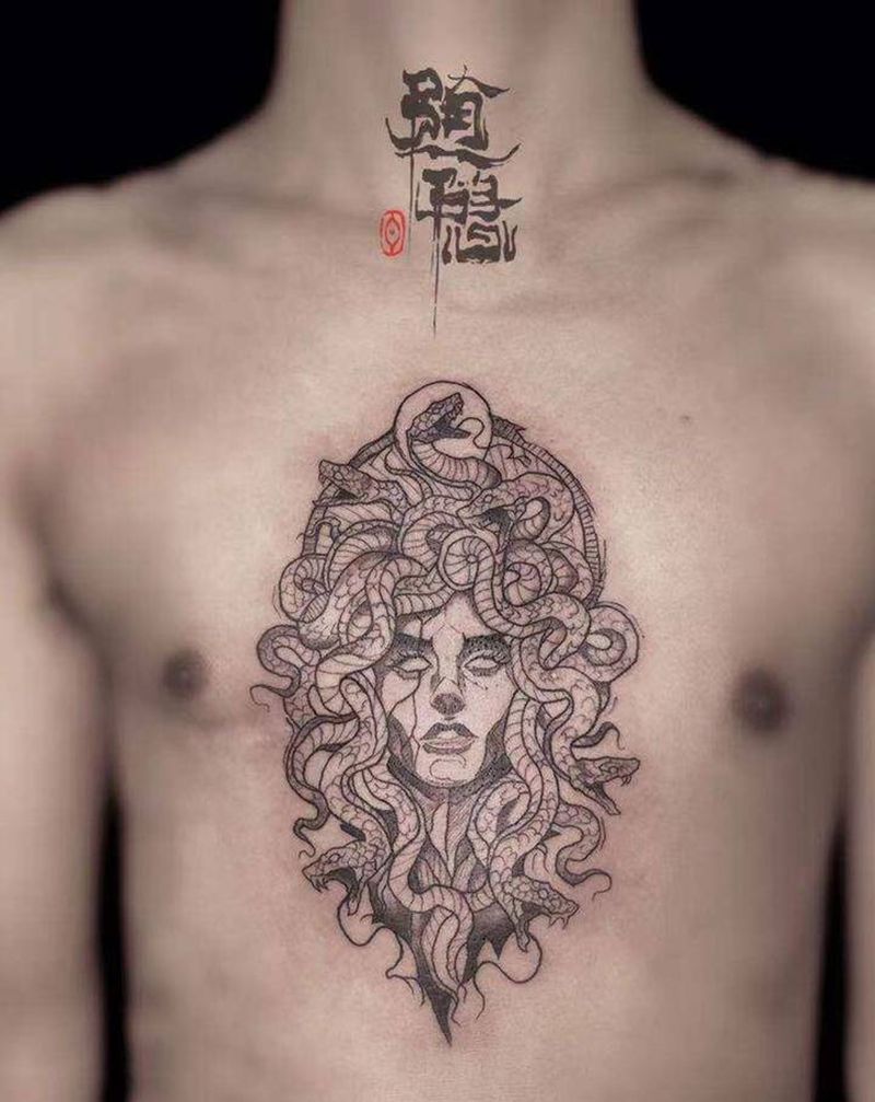 美杜莎纹身图片_胸部纹身图案