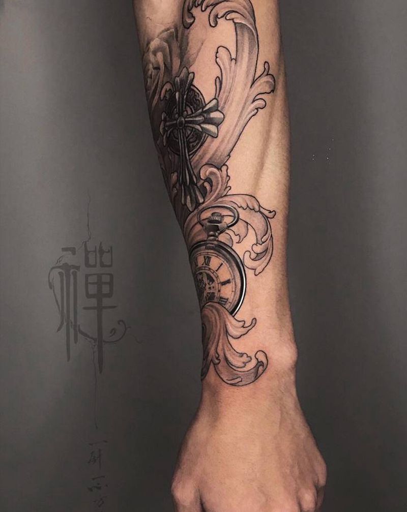 时光旅人纹身图片_手臂欧美写实怀表玫瑰十字架纹身图案