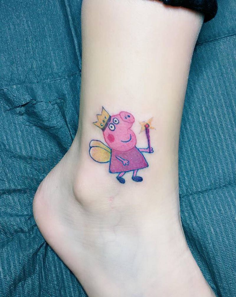 佩奇纹身图片_脚部腿部水彩Old School纹身图案