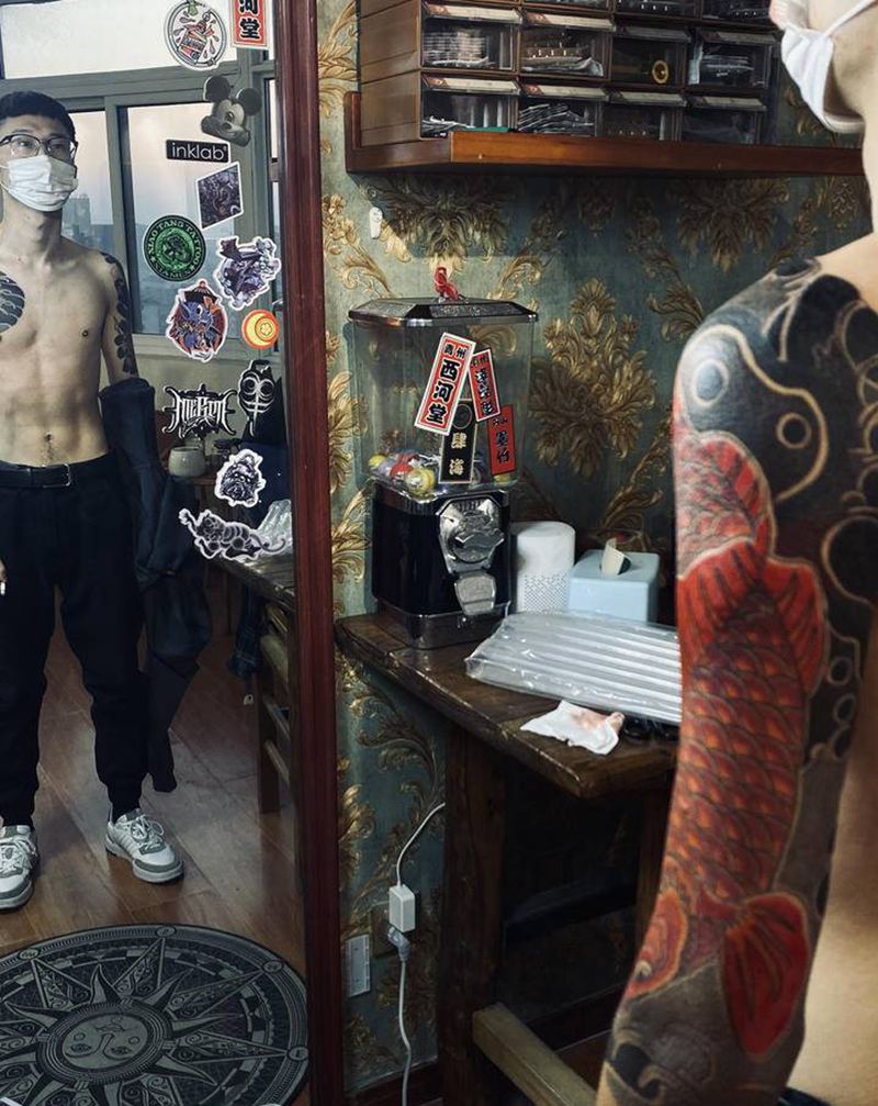 7分鲤鱼袖甲纹身图片_手臂胸部老传统鱼纹身图案