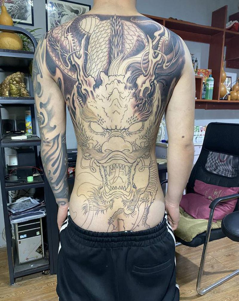 龙纹身图片_背部臀部新传统老传统纹身图案