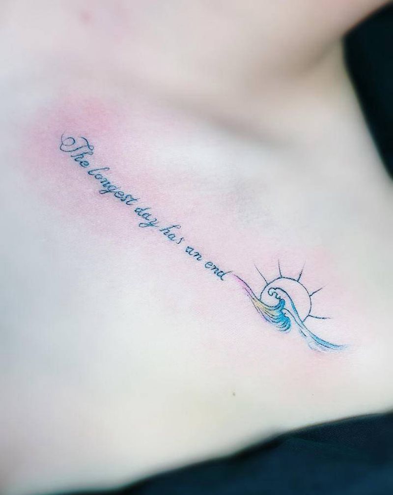 小清新纹身图片_胸部水彩纹身图案