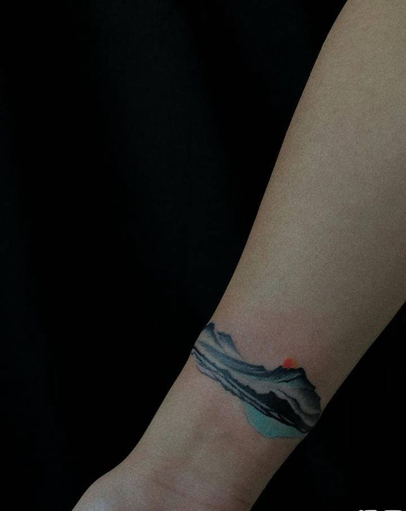 水墨风格纹身图片_手部水墨纹身图案