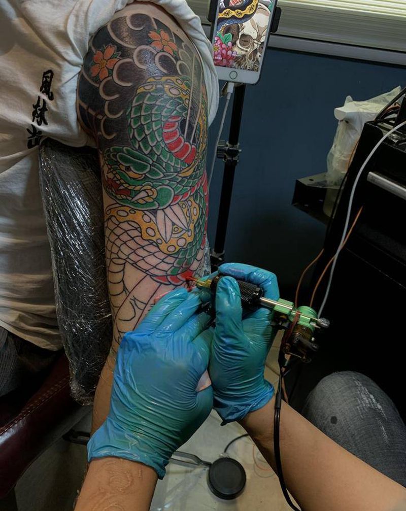 蛇 老传统 修改上色纹身图片_手臂老传统纹身图案