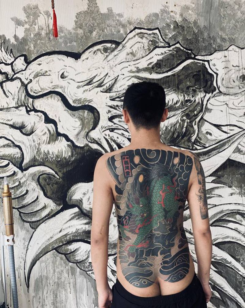 修改满背麒麟纹身图片_背部老传统麒麟纹身图案