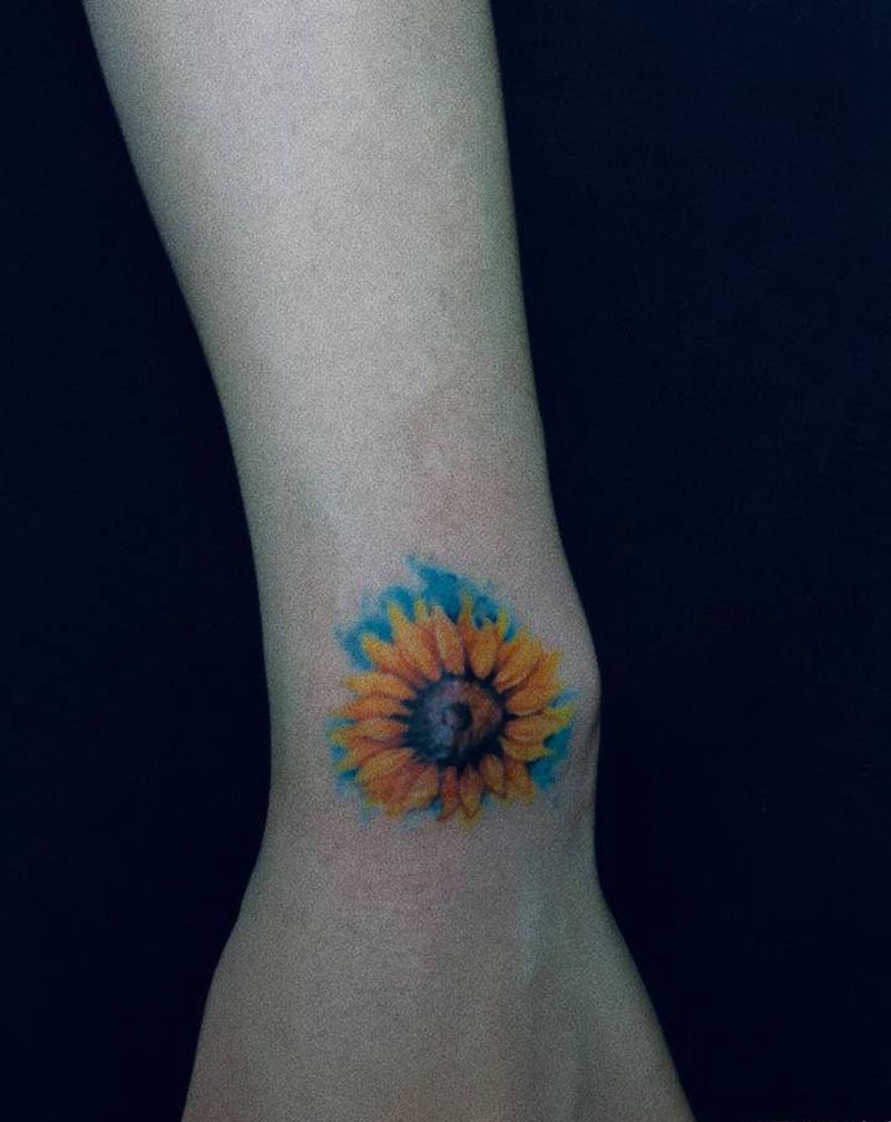 向日葵纹身图片_手部纹身图案