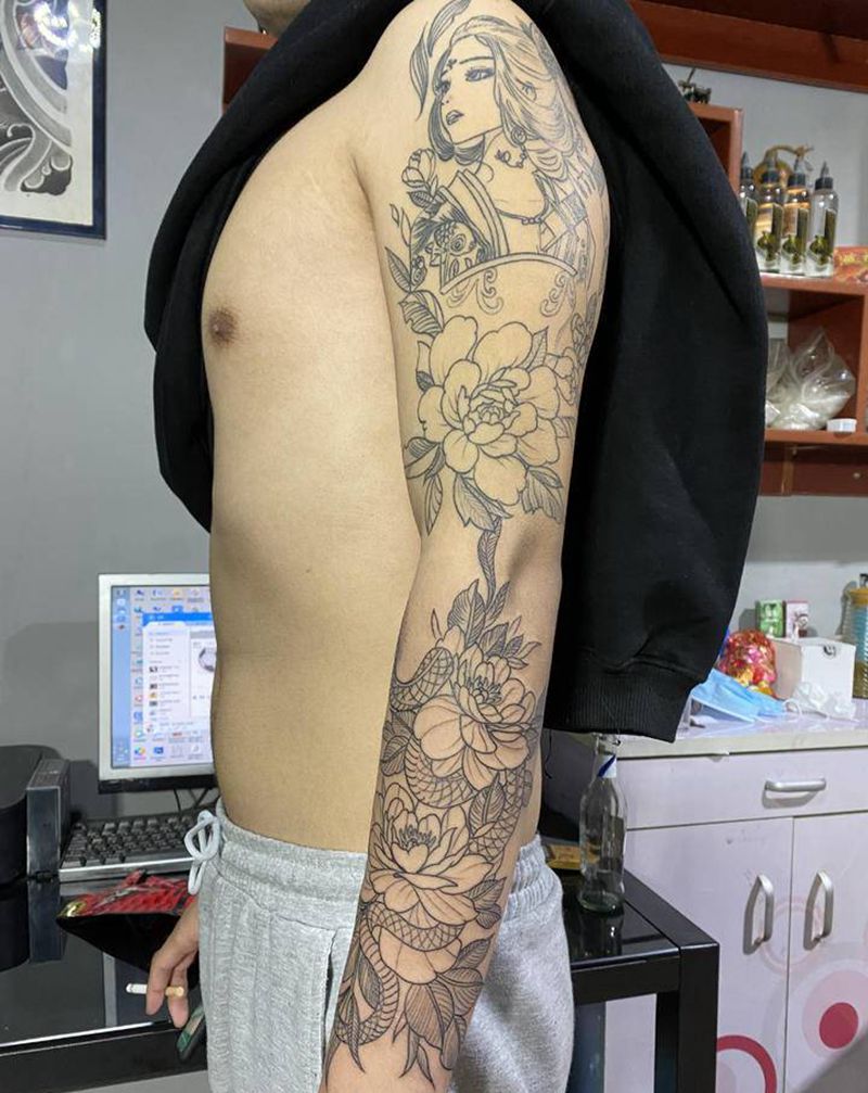 速花纹身图片_手臂肩部点刺欧美写实纹身图案