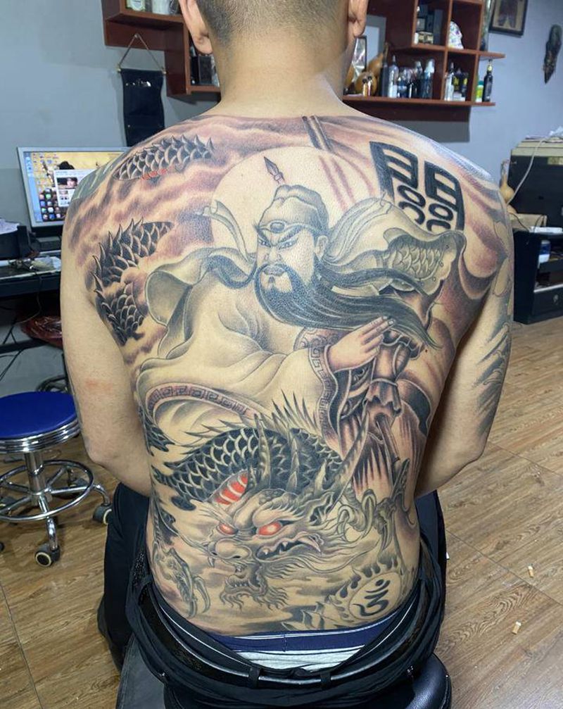 关公纹身图片_背部纹身图案