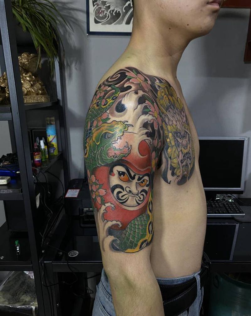 唐狮纹身图片_肩部胸部新传统欧美写实纹身图案