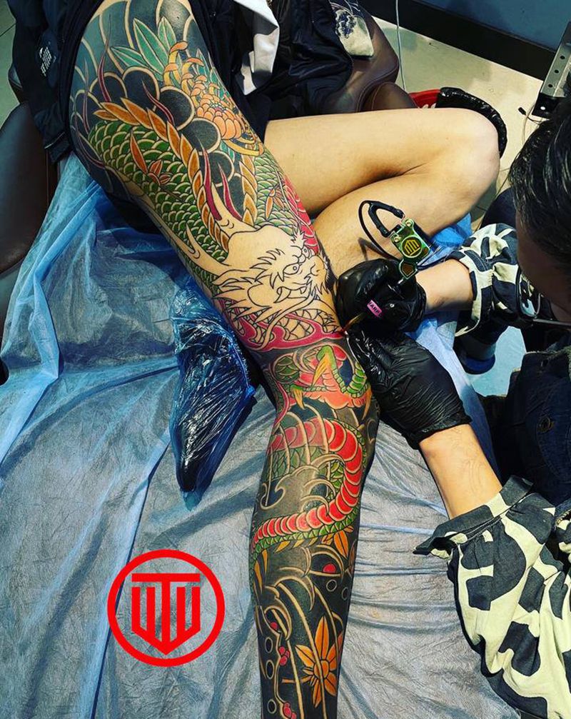 工作照纹身图片_腿部老传统纹身图案