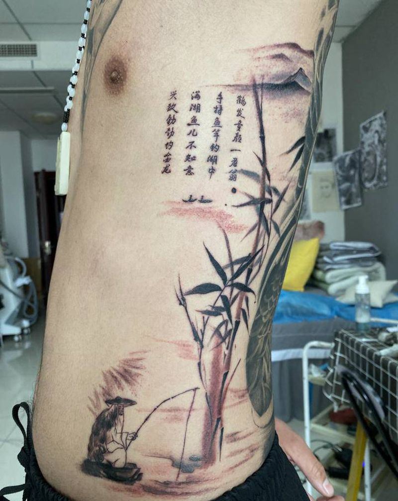 老翁钓鱼纹身图片_腰部水墨纹身图案