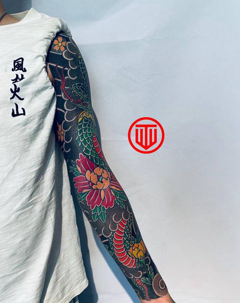 里侧完成纹身图片_手臂老传统纹身图案