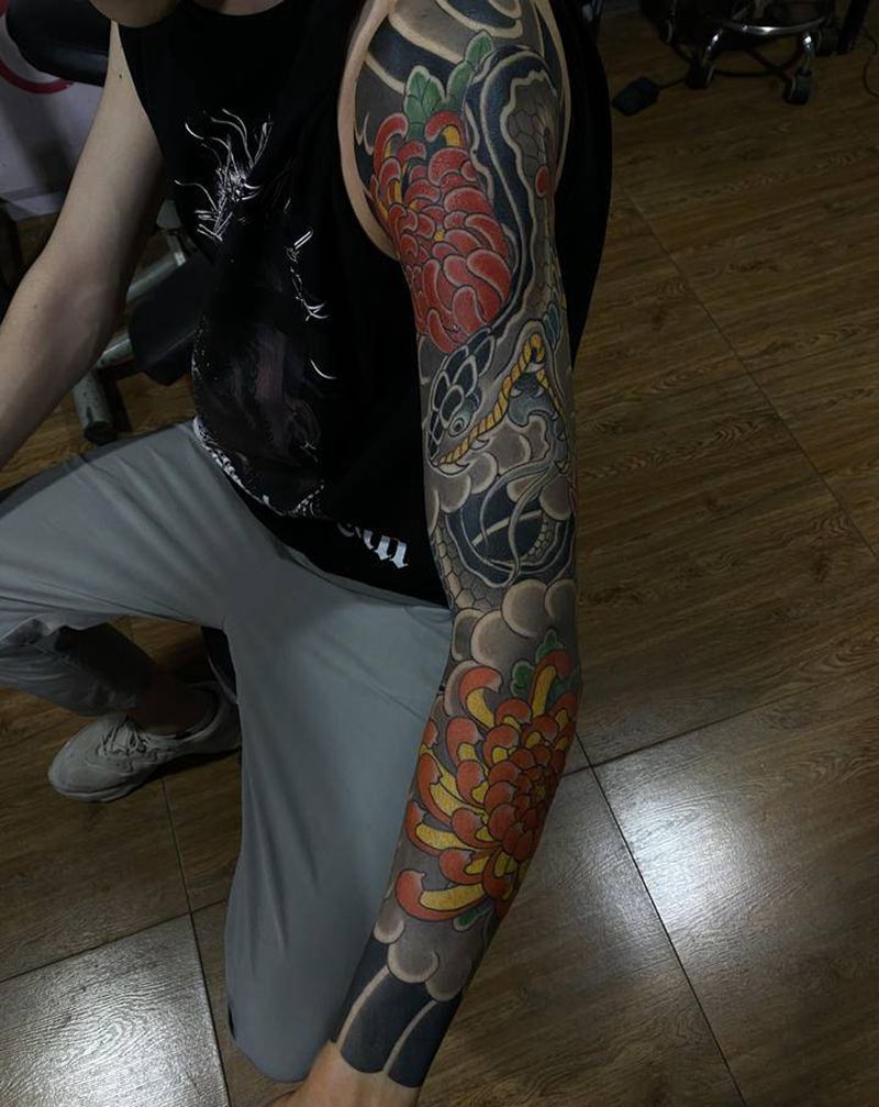 花臂蛇纹身图片_肩部手臂老传统新传统纹身图案