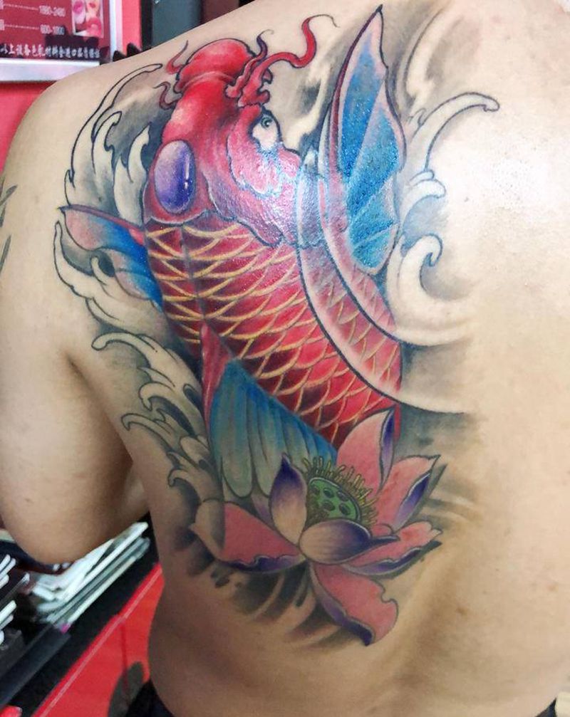 鲤鱼v纹身图片_背部纹身图案