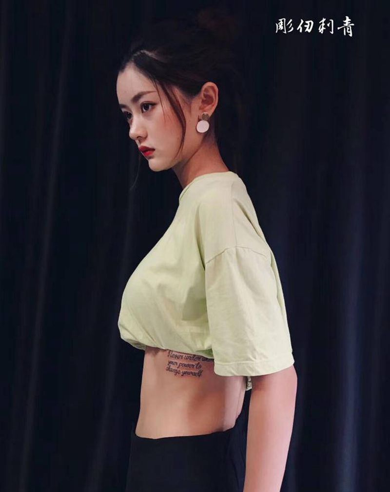 字母纹身图片_腰部纹身图案