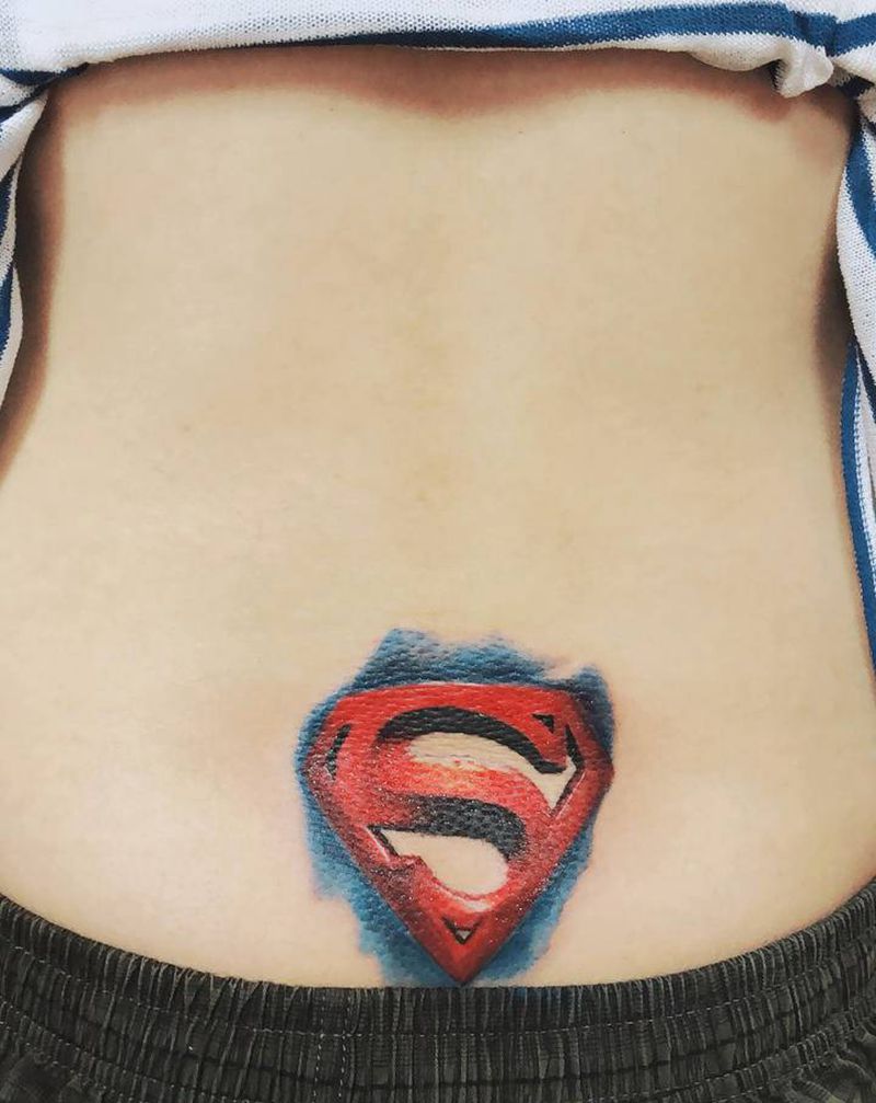 超人标志纹身图片_腰部纹身图案