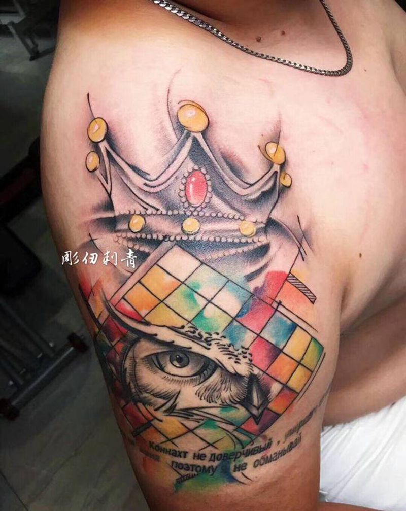 添加个皇冠纹身图片_肩部纹身图案