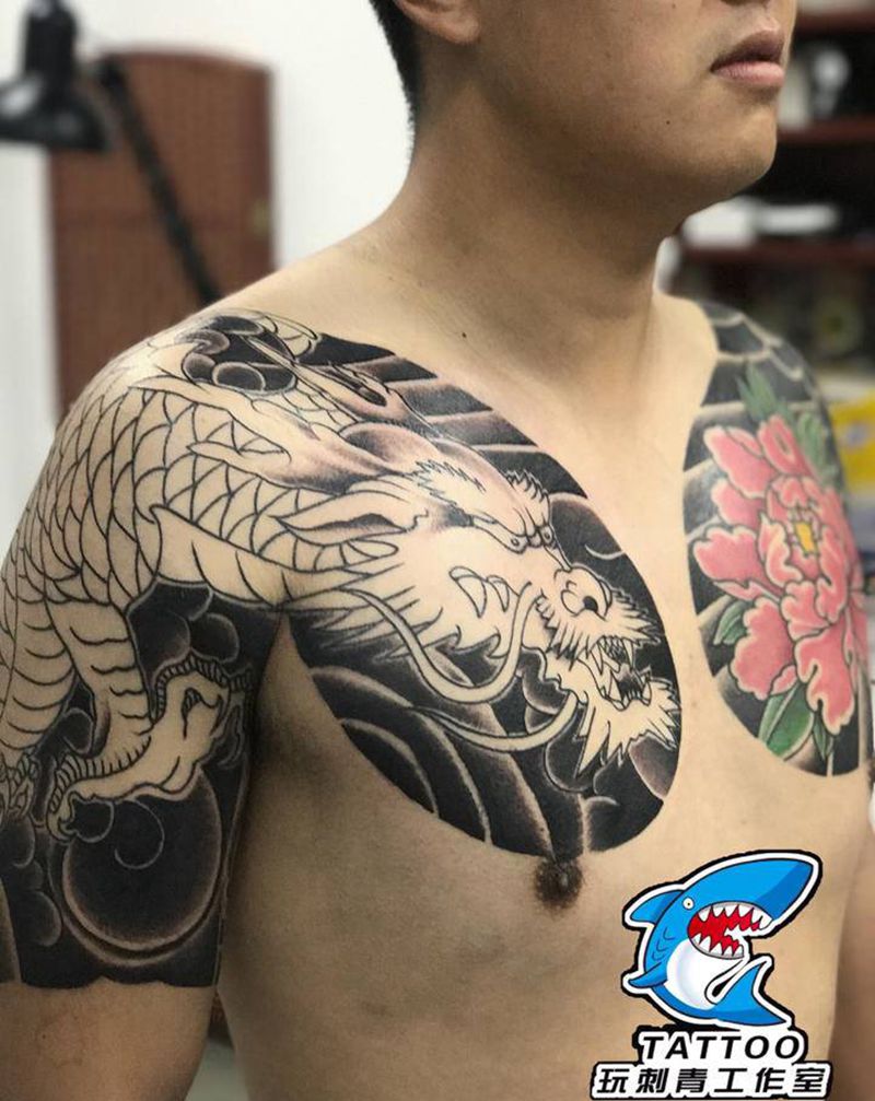 半胛进行中纹身图片_手臂纹身图案