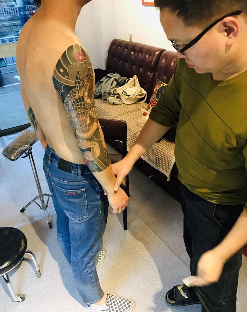 日式风格七分袖未完成纹身图片_手臂老传统纹身图案