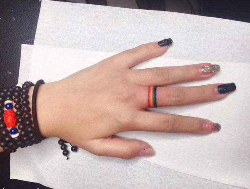 彩虹戒指纹身图片_几何纹身图案