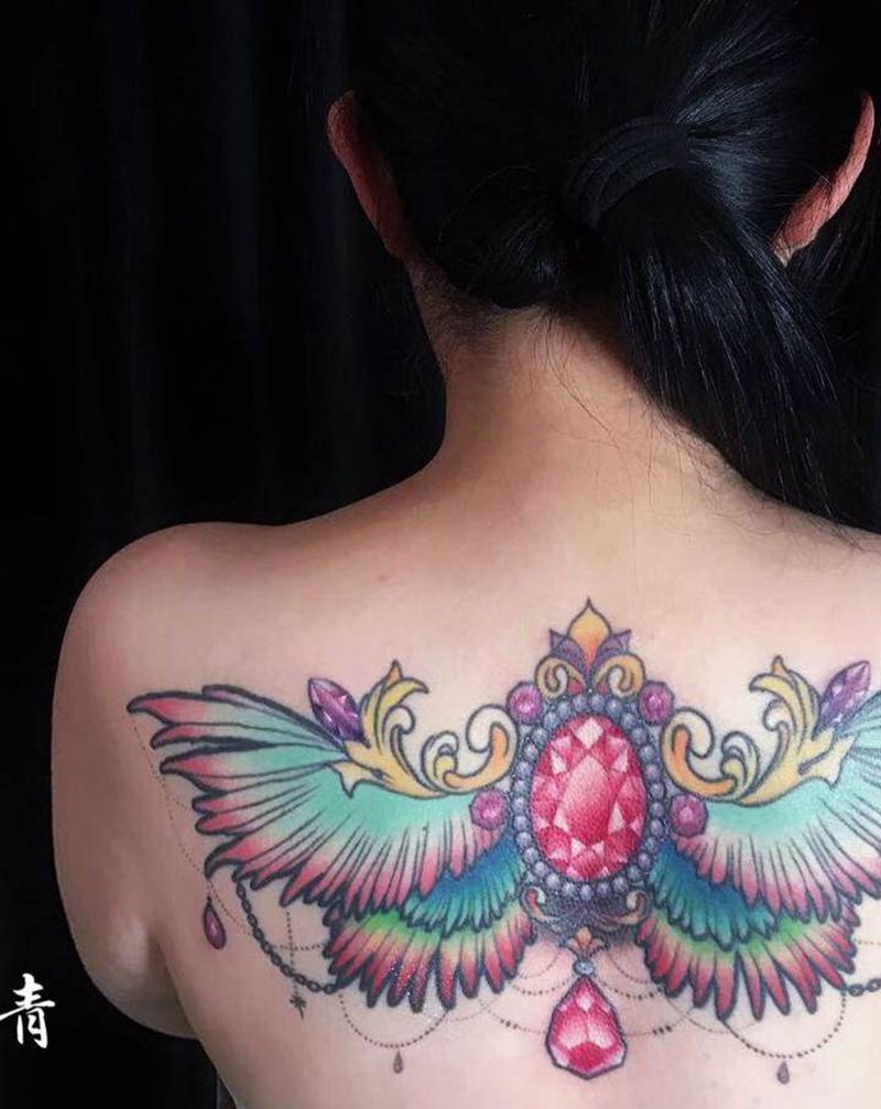 翅膀纹身图片_背部纹身图案