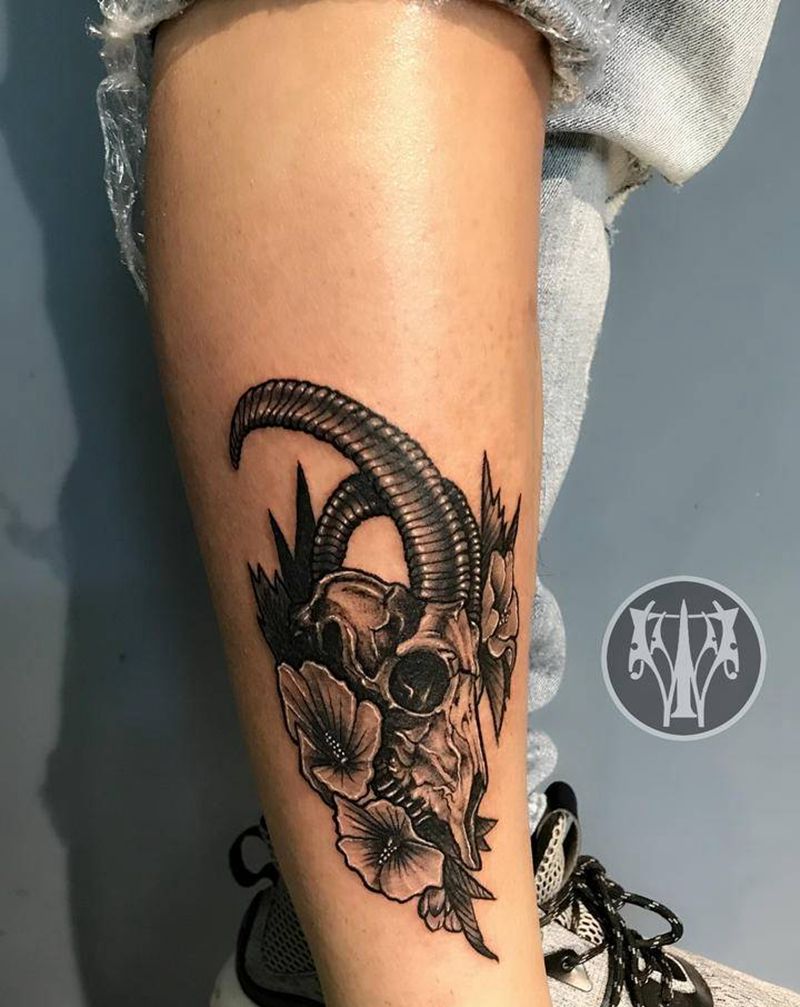 暗黑风格 羊头纹身图片_腿部纹身图案