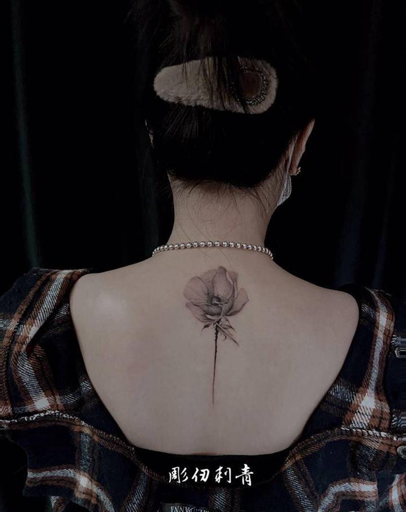 花纹身图片_颈部纹身图案