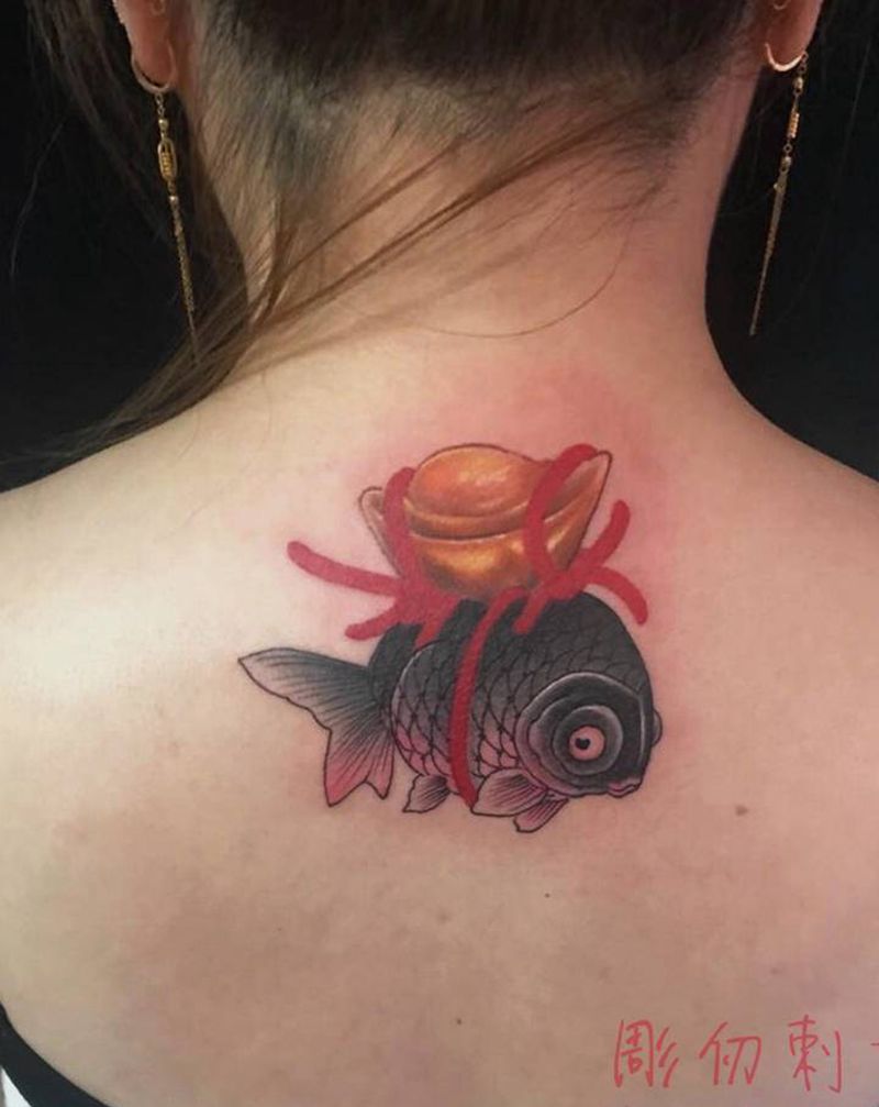 元宝金鱼纹身图片_新传统纹身图案