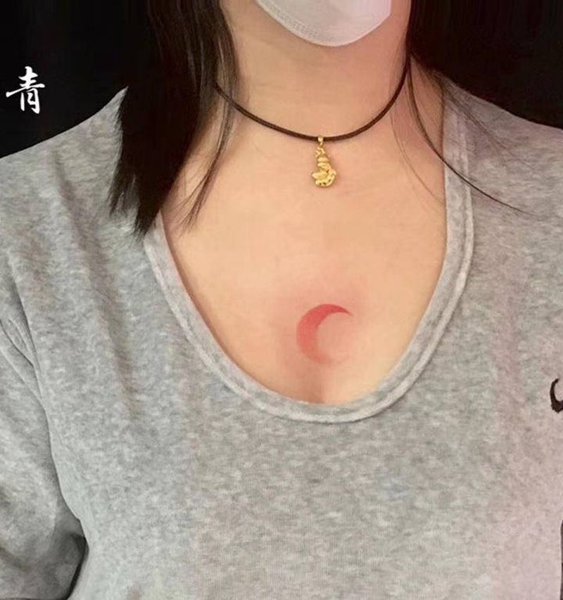 月纹身图片_胸部纹身图案