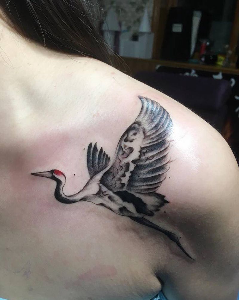 鹤纹身图片_肩部水墨纹身图案