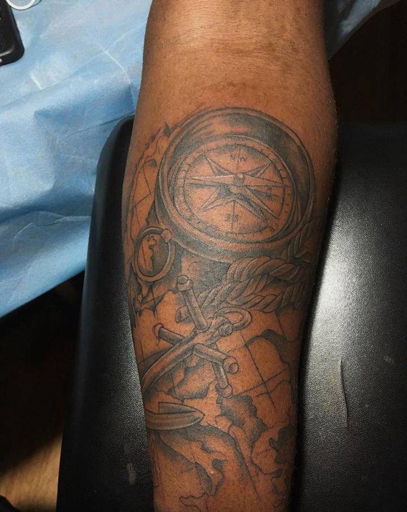 指南针与錨纹身图片_手臂纹身图案