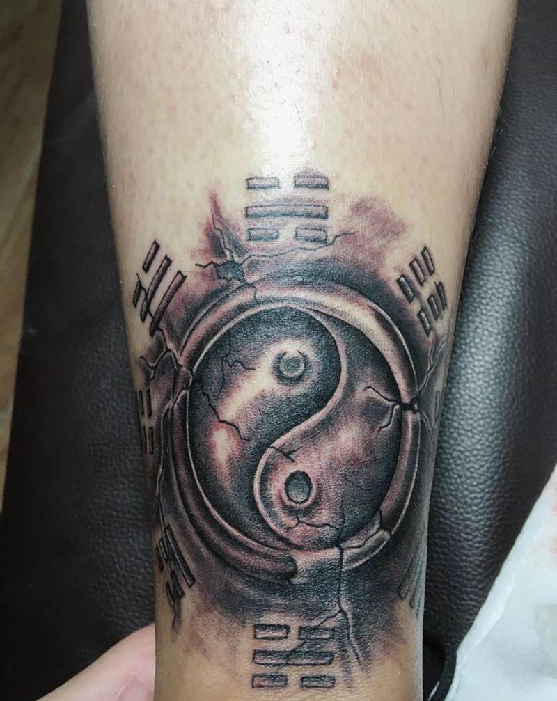 八卦纹身图片_脚部纹身图案