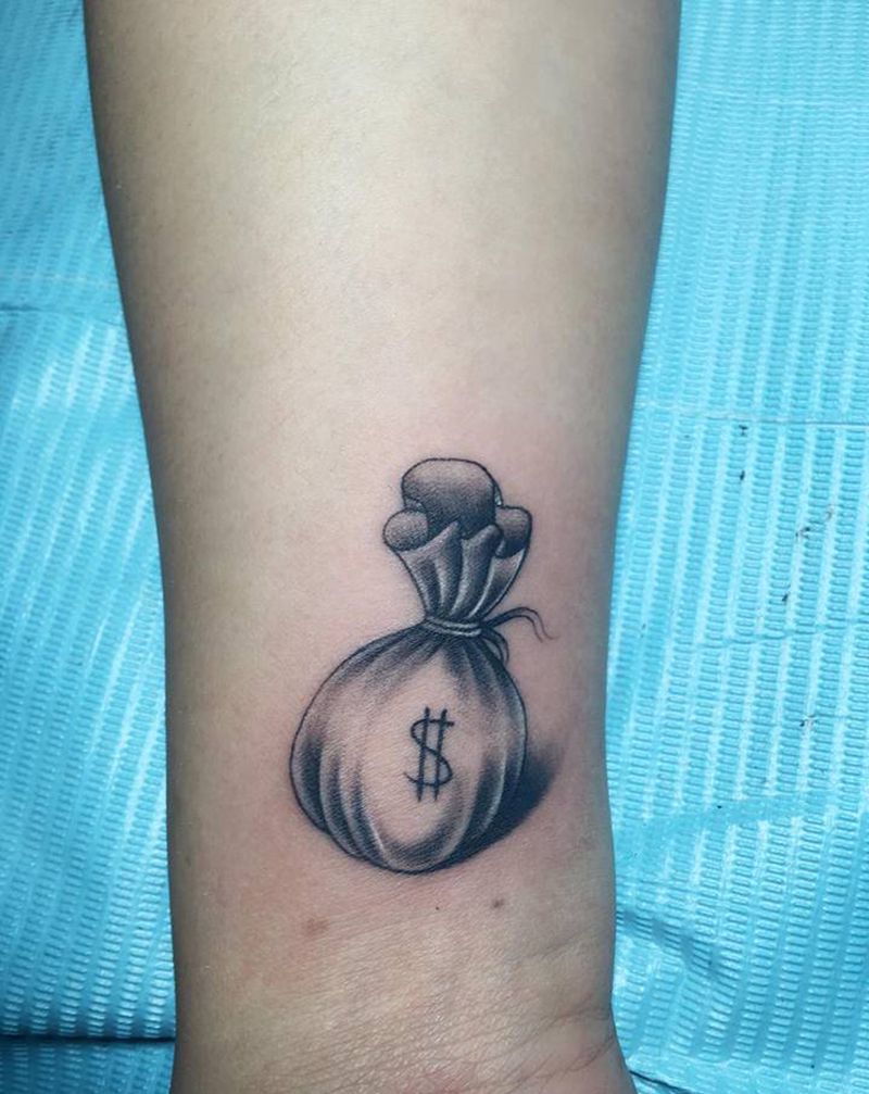 情侣钱袋纹身图片_手臂纹身图案