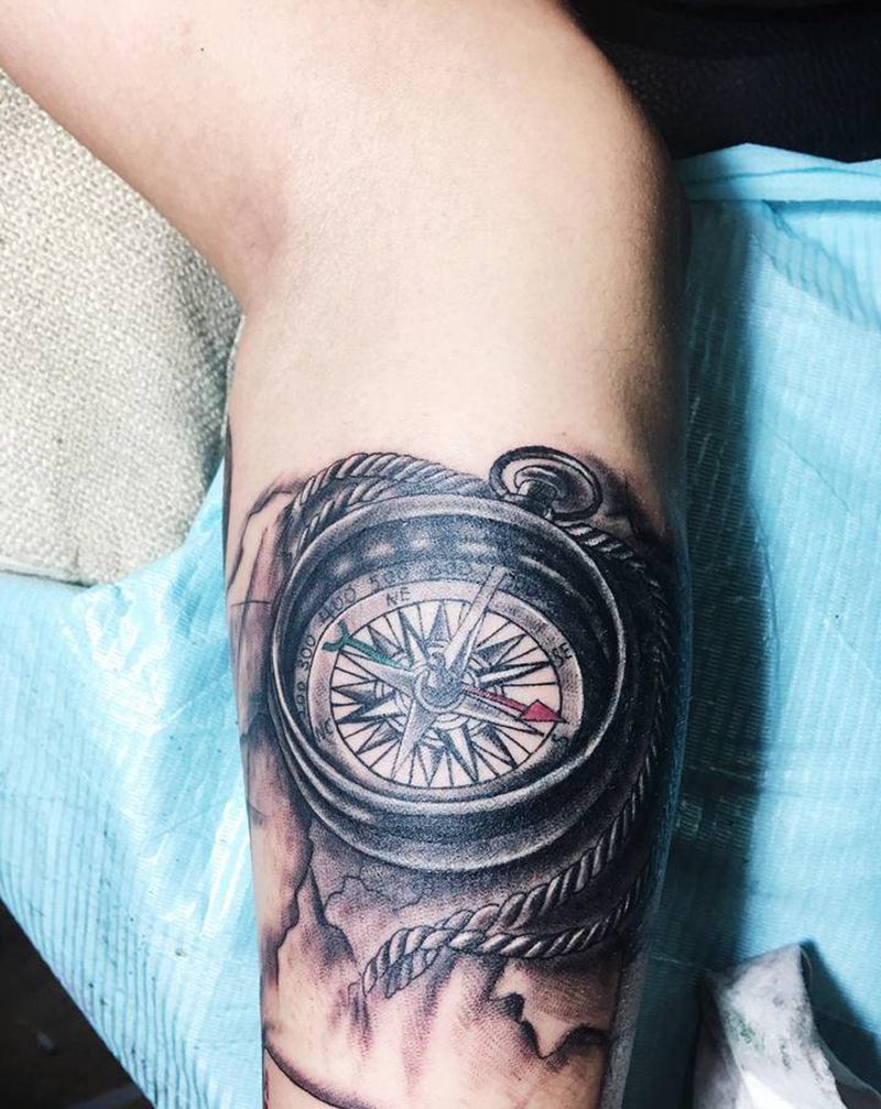 指南针纹身图片_手臂纹身图案