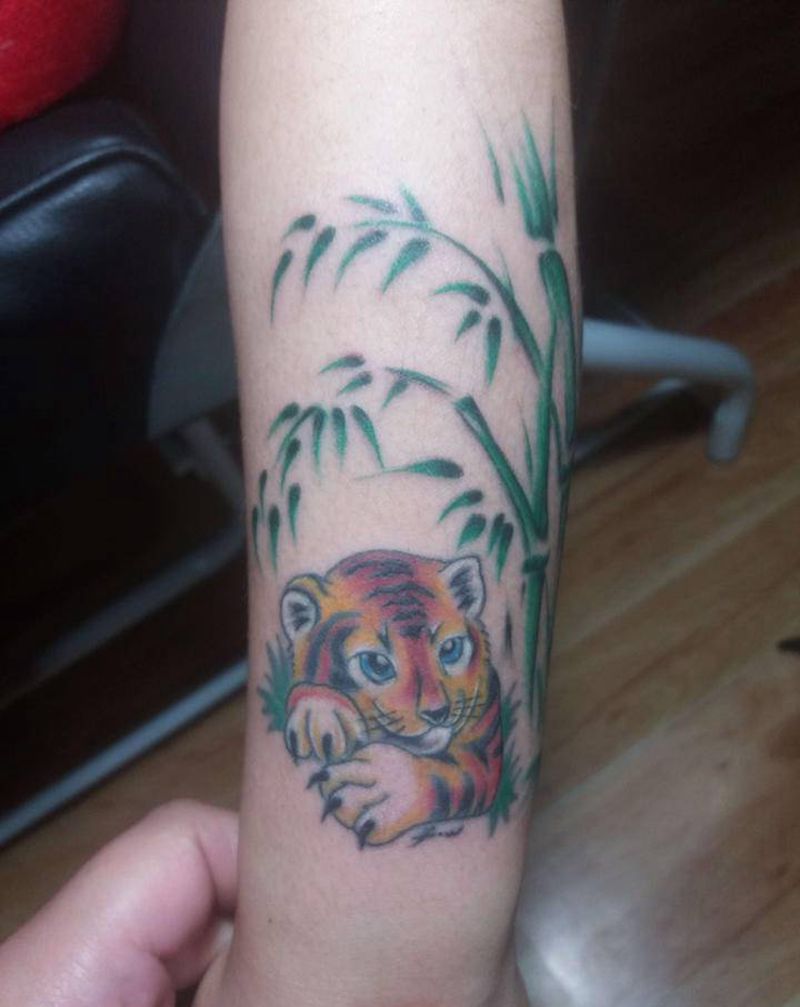小老虎纹身图片_手臂纹身图案