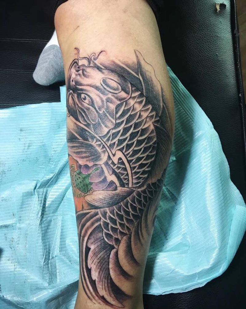 白癜风遮盖纹身图片_腿部纹身图案