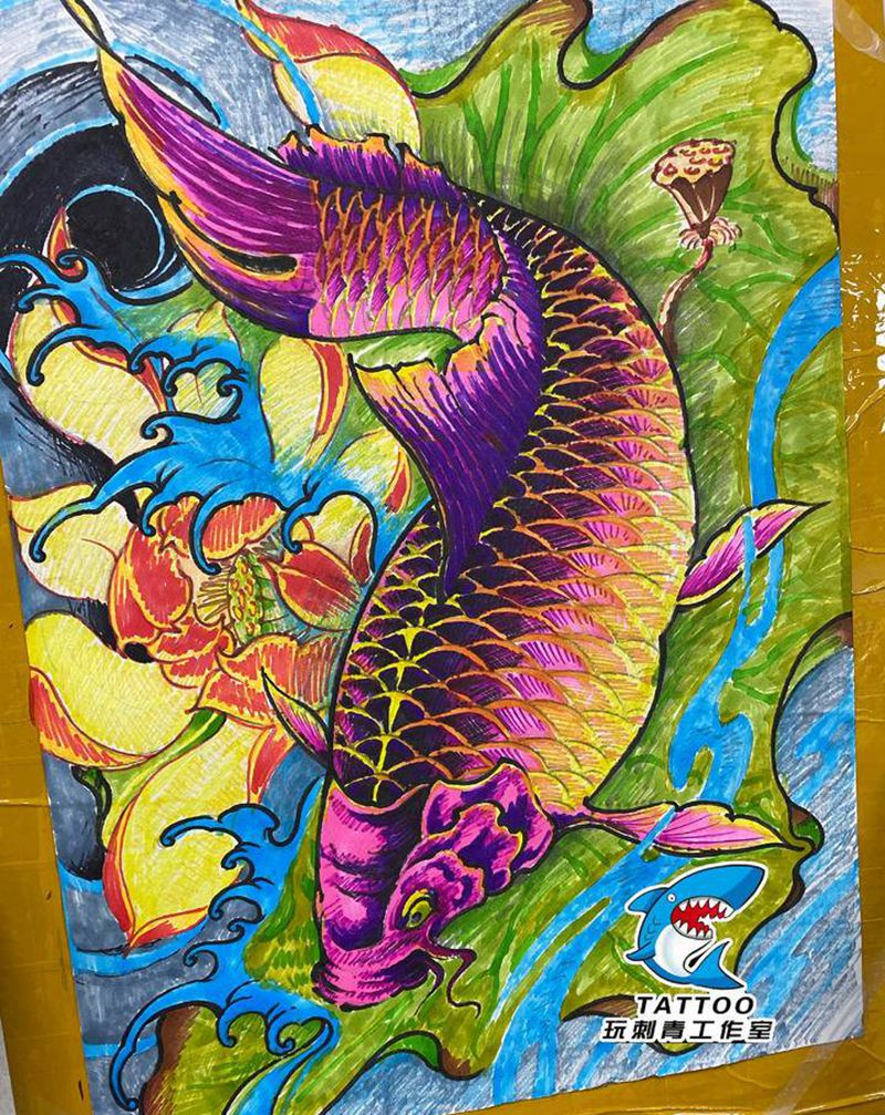 鲤鱼荷花纹身图片_背部新传统纹身图案