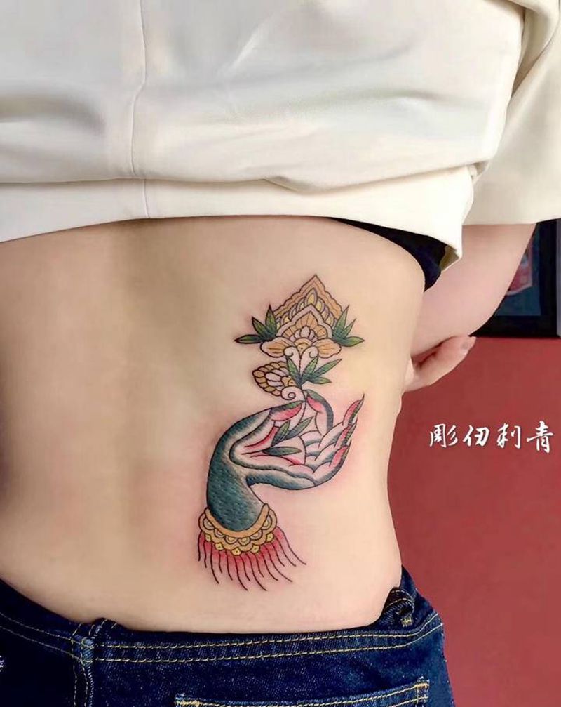 手印盖疤纹身图片_腰部纹身图案
