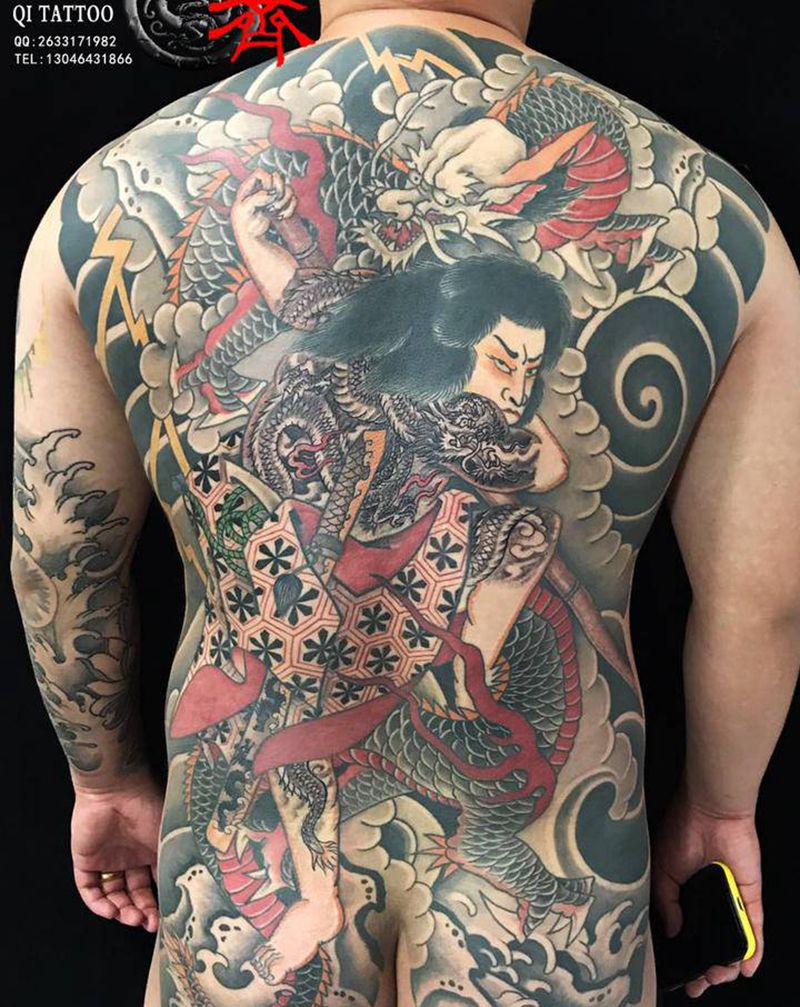 九纹龙史进纹身图片_背部老传统日式 满背纹身图案