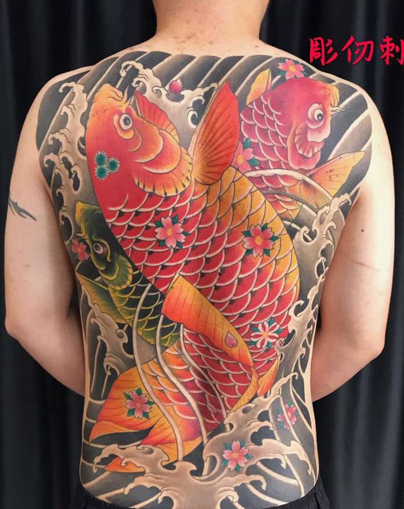 满背鲤鱼纹身图片_老传统纹身图案
