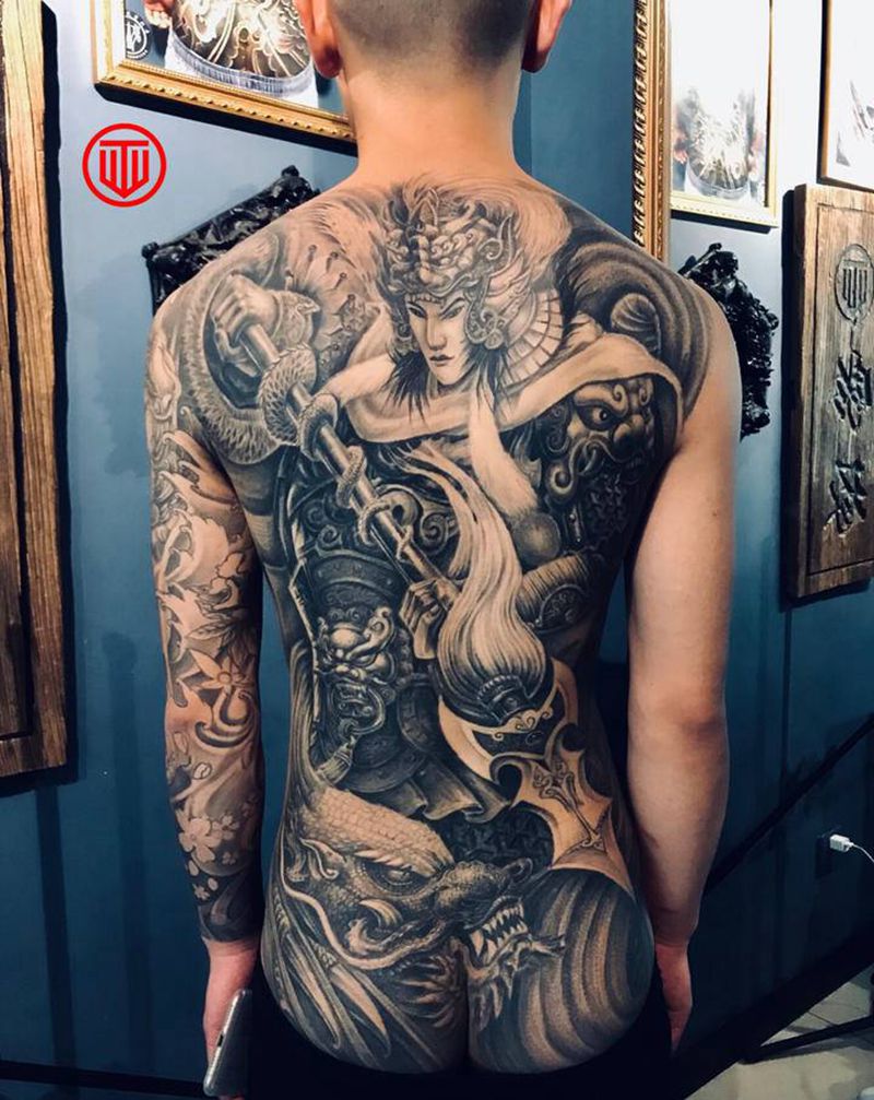 赵云 恢复两年后纹身图片_背部新传统欧美写实纹身图案