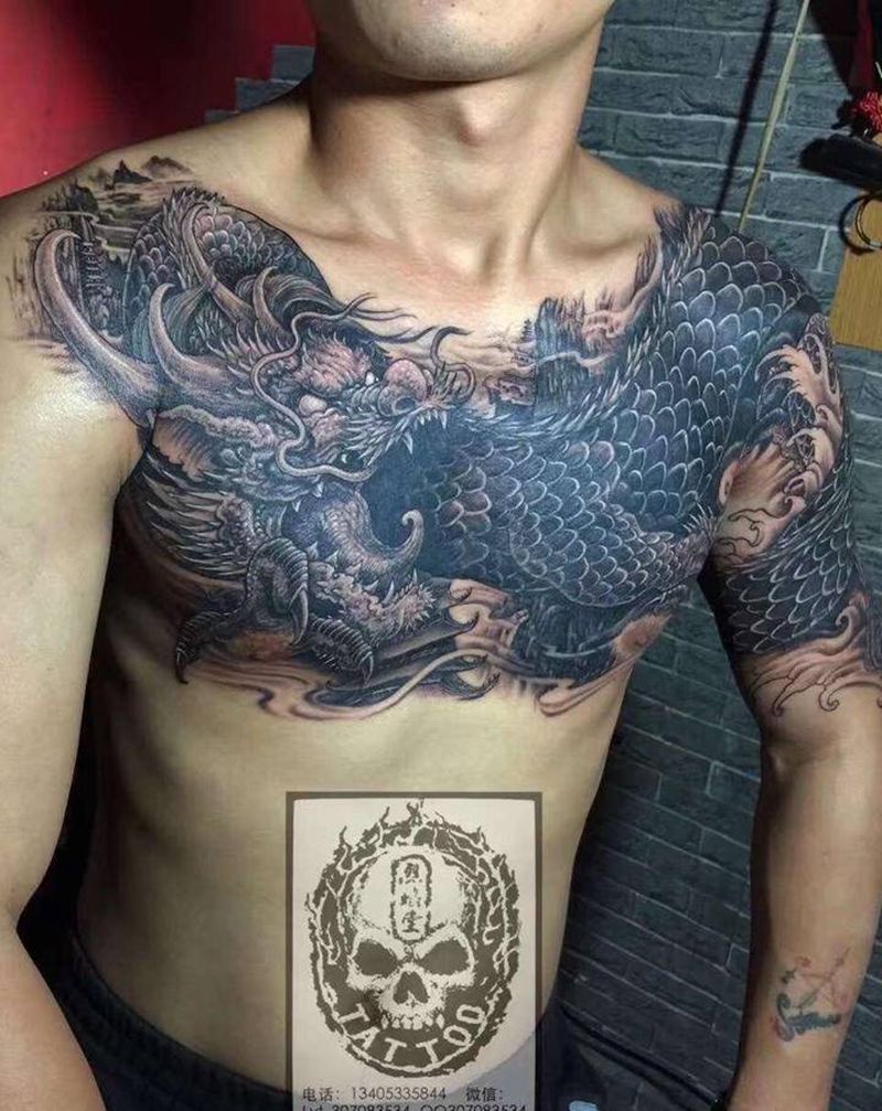 过肩龙遮盖纹身图片_肩部胸部纹身图案
