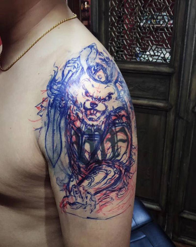 小遮盖兔爷纹身图片_肩部手臂纹身图案