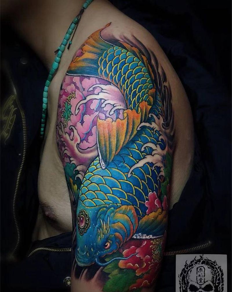 锦鲤纹身图片_肩部纹身图案