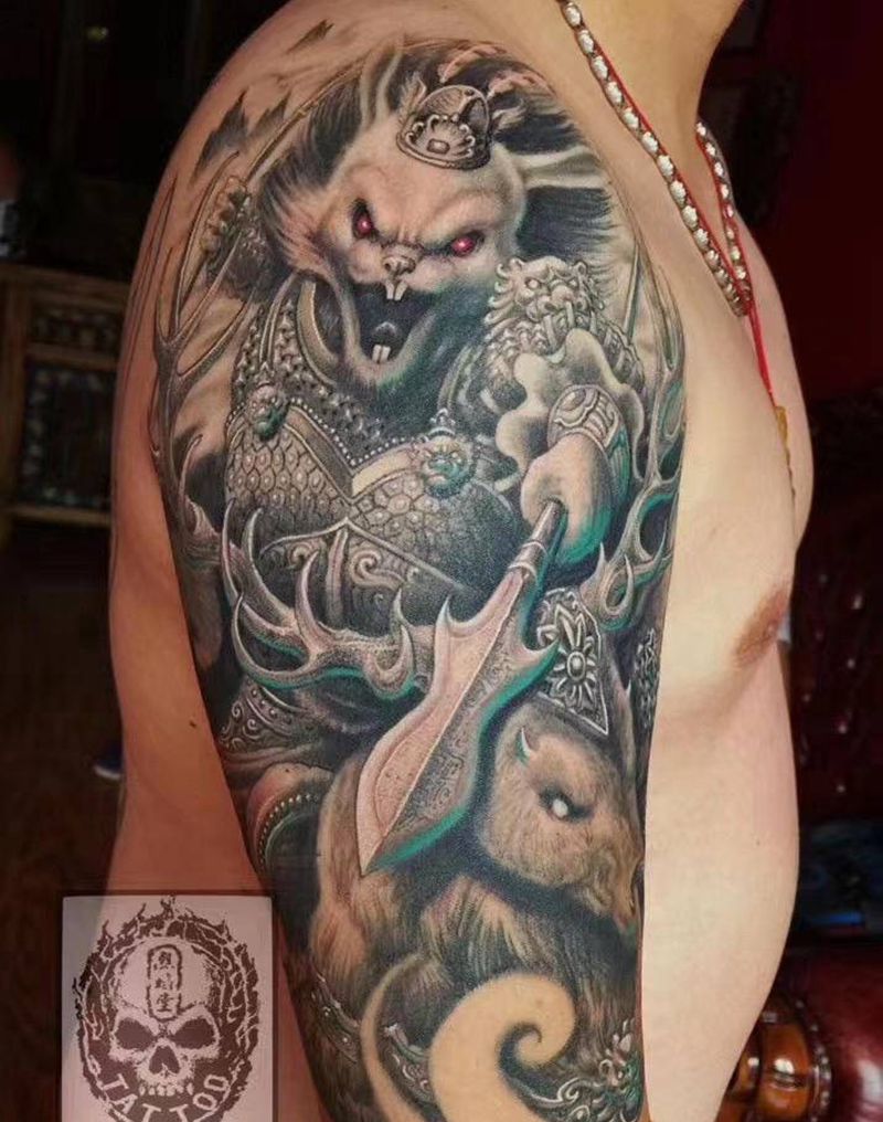 兔爷纹身图片_肩部纹身图案