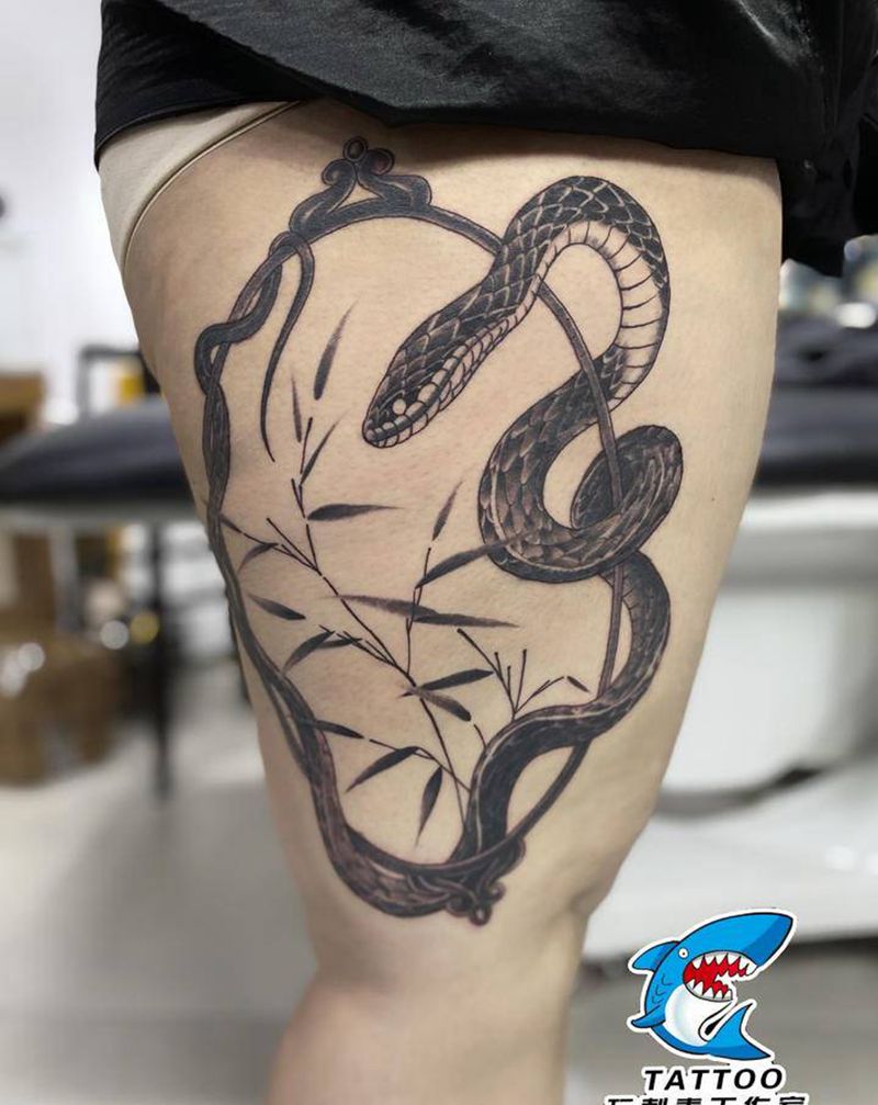 蛇纹身图片_腿部图腾水墨纹身图案