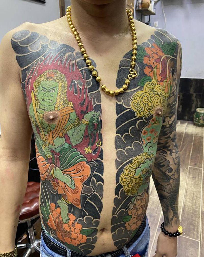 开衫纹身图片_胸部腹部老传统新传统不动明王纹身图案