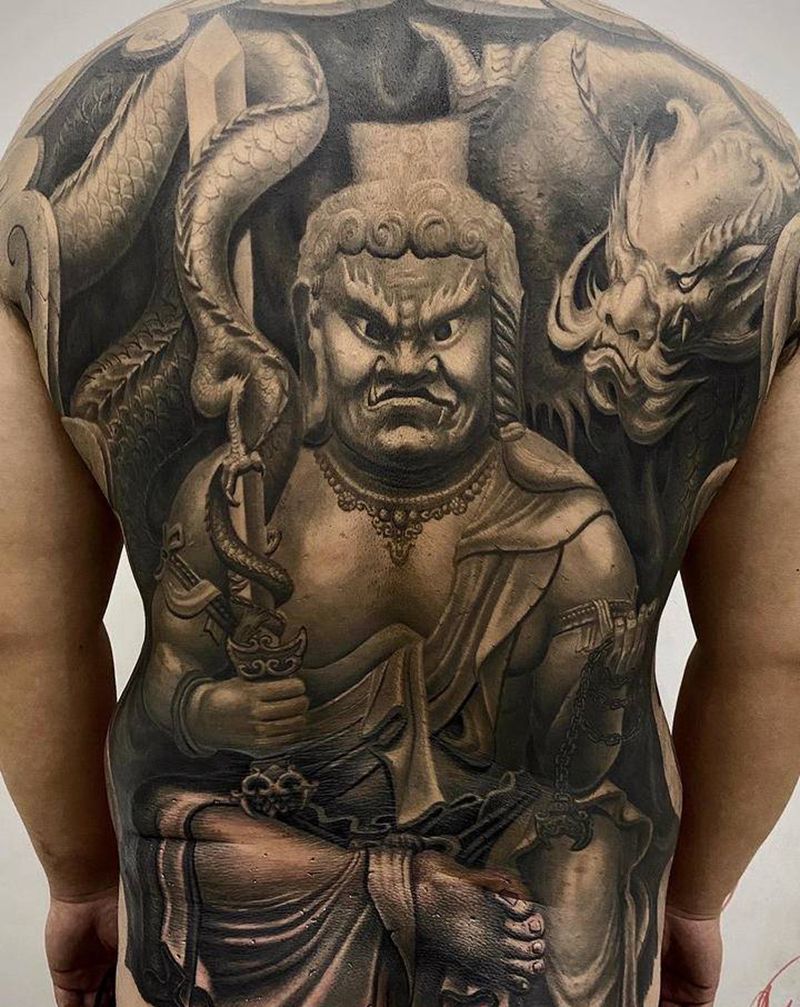 不动明王纹身图片_背部臀部新传统欧美写实纹身图案