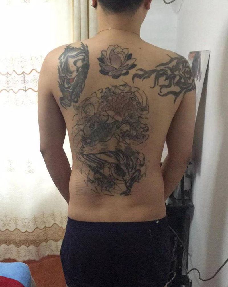 遮盖买家秀纹身图片_背部臀部新传统老传统遮盖恢复后纹身图案